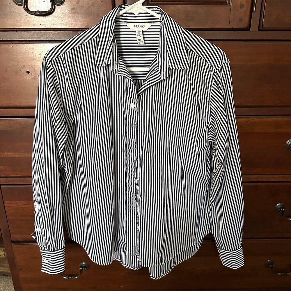 SPANX® Poplin Oversized Button-Up Shirt, size XS - Picture 2 of 3
